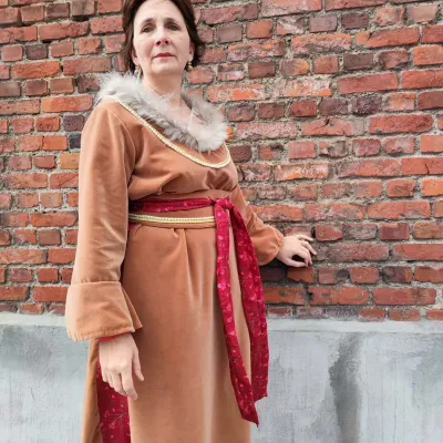 Robe isabeau et ceinture tenue medievale costume historique fait main fifi au jardin i4